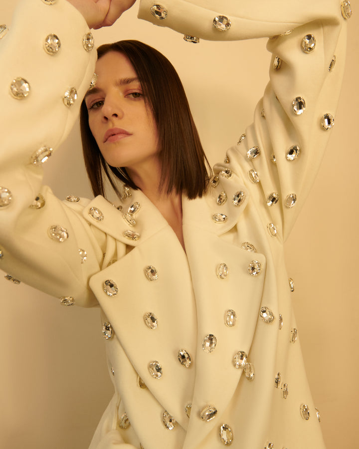 EKRU SWAROVSKI DETAYLI BAĞLAMALI KAŞE CEKET