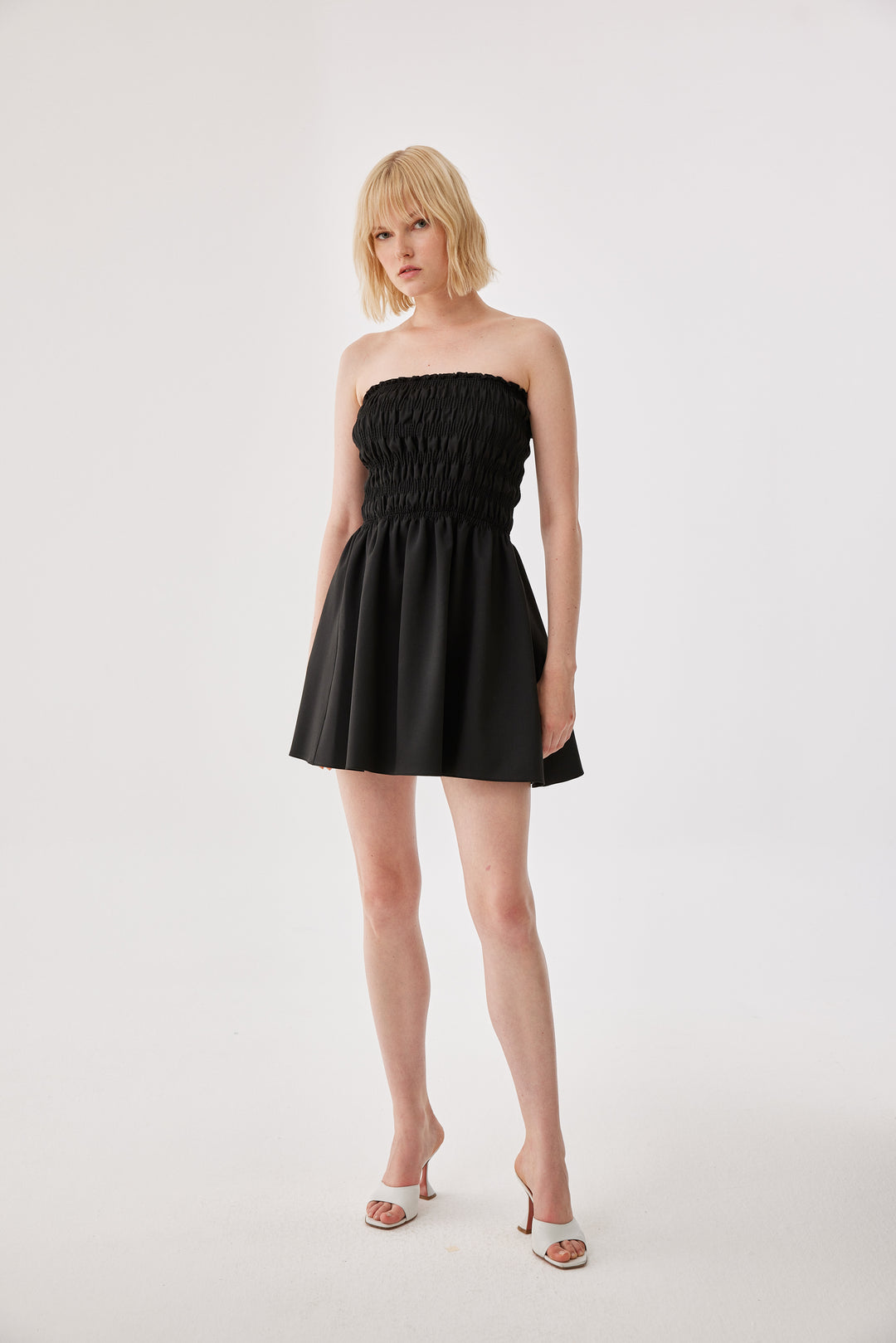 Siyah Straplez Büzgü Detaylı Mini Elbise